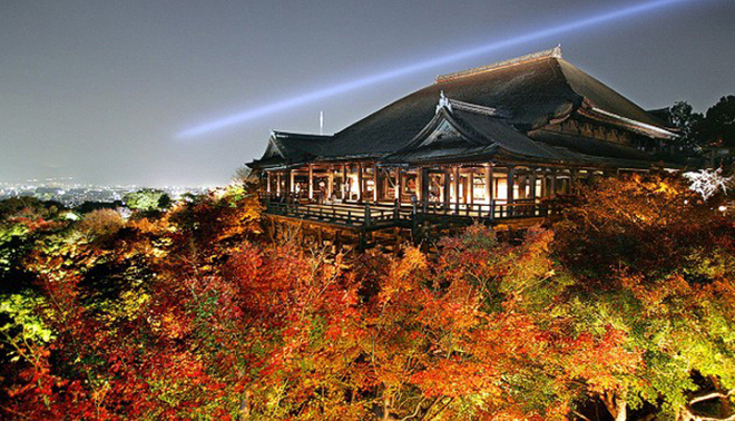 Nằm trên đảo Honshu, cố đô cổ kính Kyoto thu hút du khách bởi cảnh sắc tươi đẹp, hoa anh đào danh tiếng và nhiều đền chùa thanh tịnh. Năm 2013, thành phố đứng ở vị trí thứ 5.