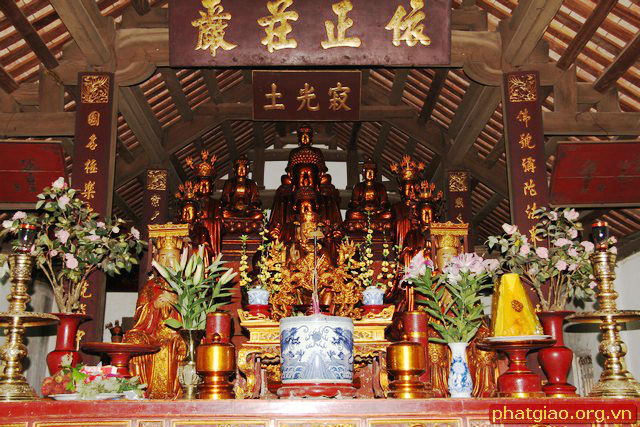 Tam Bảo chùa Bổ Đà