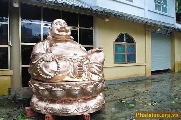 Tôn tượng đức Phật Di Lặc mới hoàn thành