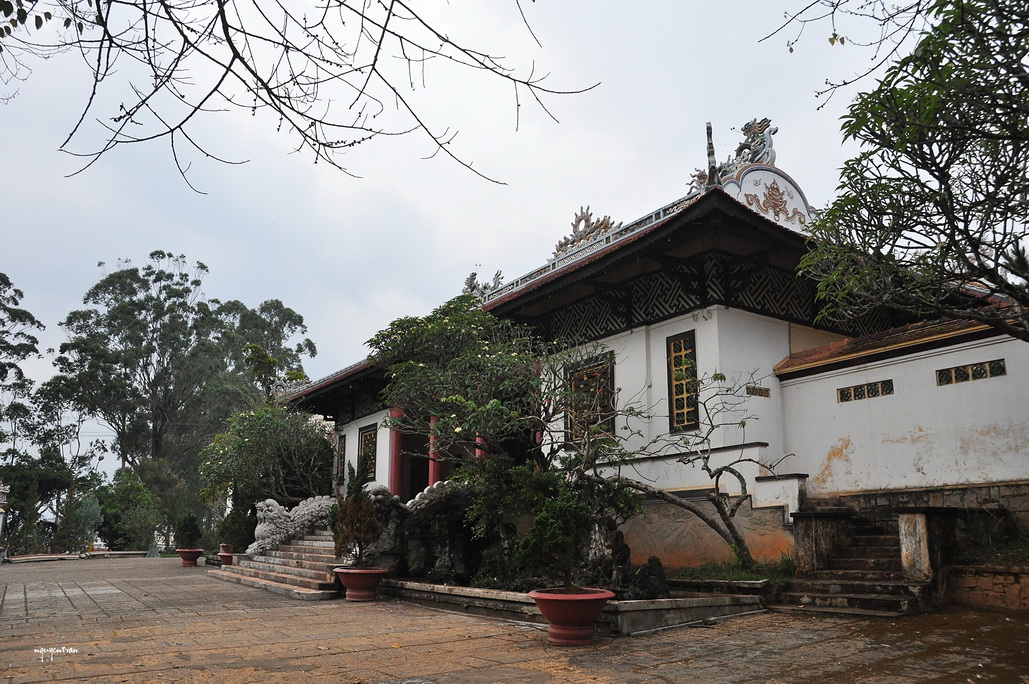 Chánh điện Chùa Linh Sơn