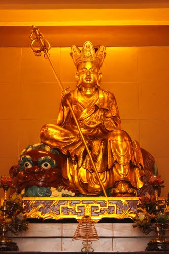 Tượng Phật trong nhà tổ chùa Võng Thị