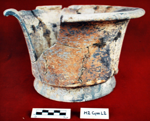 Chậu gốm- hiện vật khai quật được tại di tích Gò Ô Chùa.