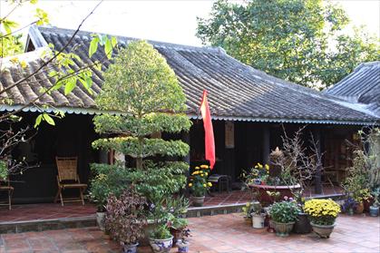 (ngôi nhà cổ của ông Nguyễn Xuân Hải...)