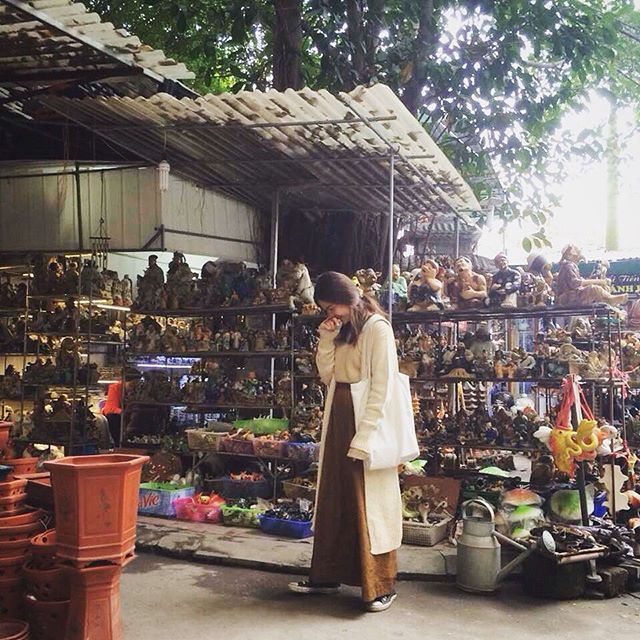 Một góc khu chợ gốm Bát Tràng.