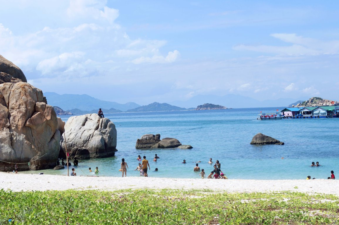 Tắm biển Ninh Thuận