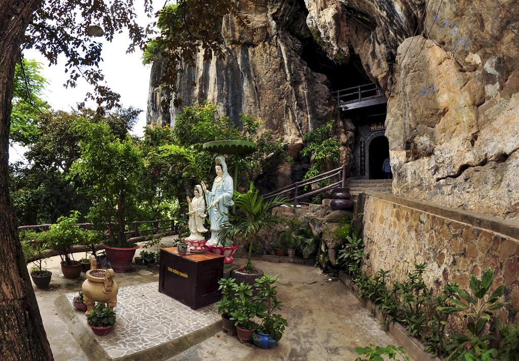 Núi Đá Dựng Du lịch Hà Tiên Dulich24
