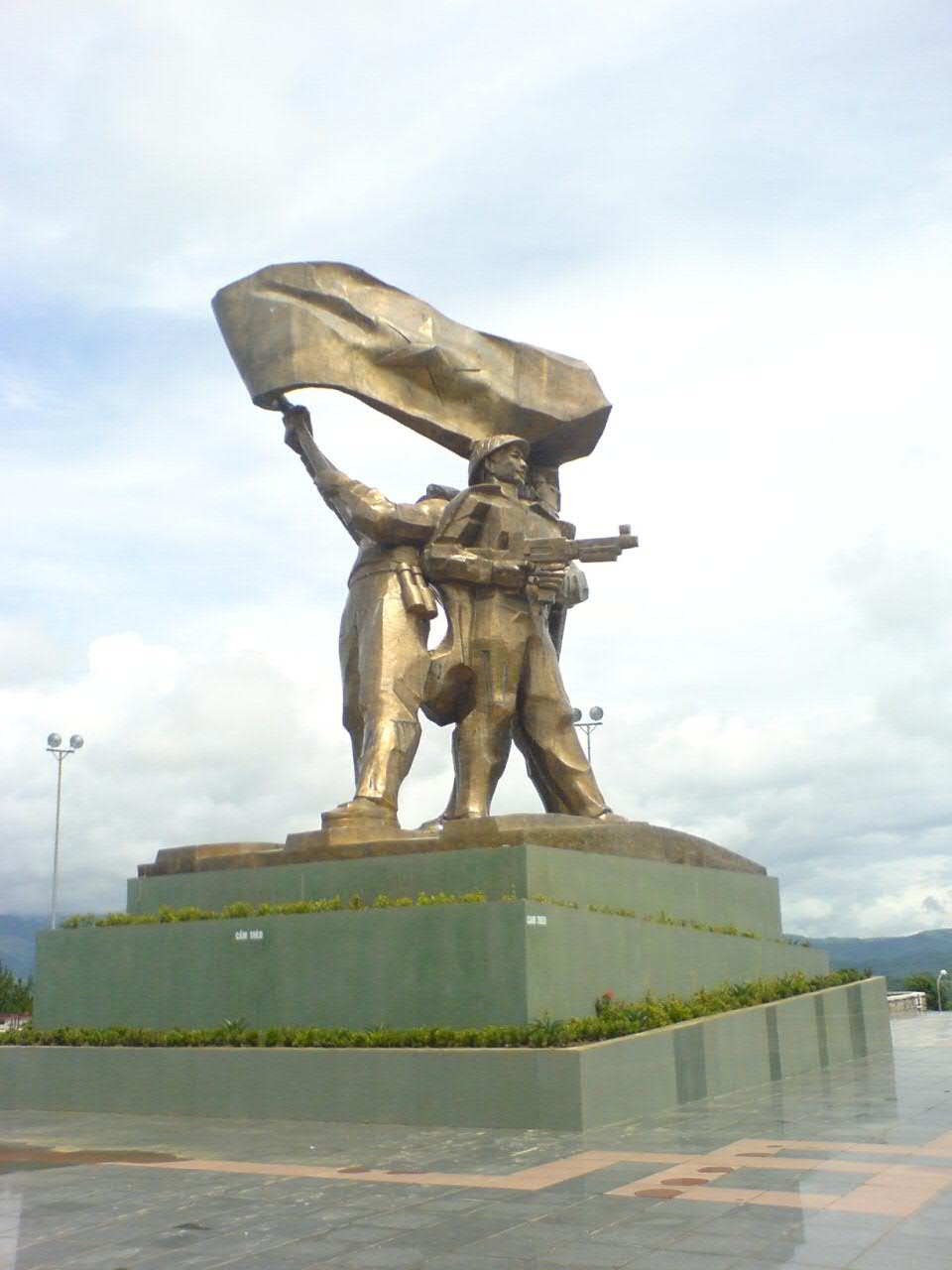 Tượng đài chiến thắng Điện Biên Phủ - Đi du lịch Điện Biên phần 3