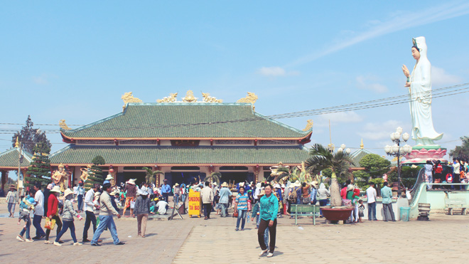 Trải nghiệm thú vị: đi lễ chùa Quan Âm Phật đài Mẹ Nam Hải.