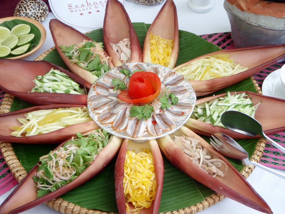 Đồ ăn ở bãi Lữ chủ yếu là hải sản