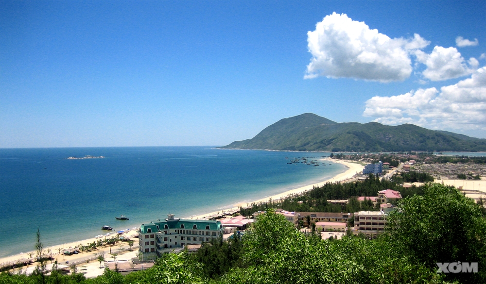 Bãi biển Thiên Cầm, trong xanh và tràn ngập ánh nắng trong khoảng từ tháng 4 - tháng 8 (ảnh: xóm nhiếp ảnh).