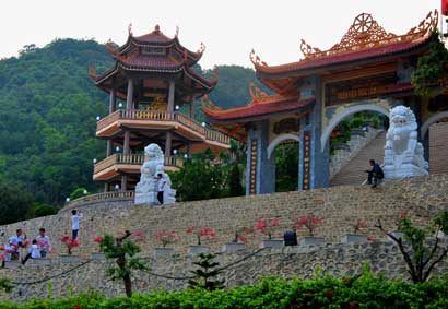 kiến trúc và cảnh quan đẹp tọa lạc bên bờ Vịnh Bái Tử Long
