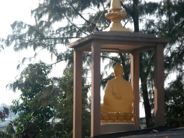 ​Tượng Phật trên Bảo tháp