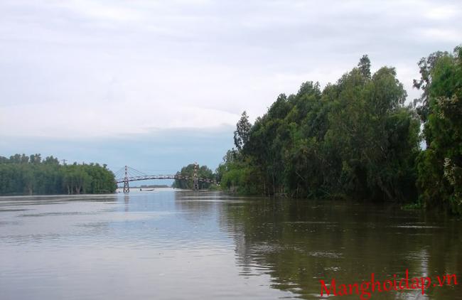 Cồn Tiên nằm trên sông Hàm Luông