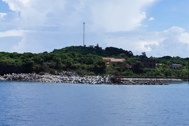 Đảo Cồn Cỏ được ví như viên ngọc giữa biển xanh