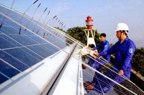 ​Do trên đảo chưa có điện lưới quốc gia, Trạm phải dùng năng lượng mặt trời để vận hành hệ thống đèn – Ảnh: Baoquangninh.