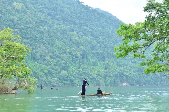 ​Năm 1995, hồ Ba Bể đã được công nhận là một trong 20 hồ nước ngọt đặc biệt của thế giới cần được bảo vệ. Năm 2004, hồ được công nhận là vườn di sản ASEAN.
