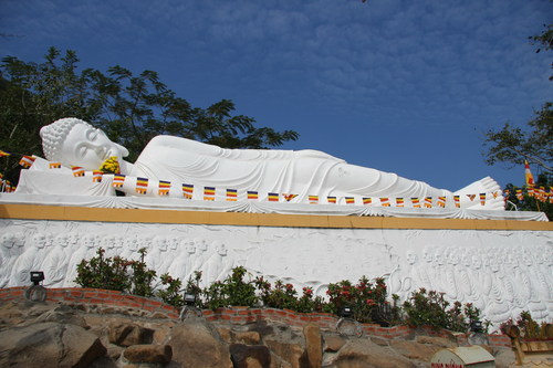 Phật Niết Bàn trên núi Bà Đen