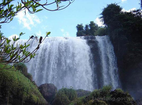 Thác Voi là một trong những thác nước đẹp của Tây Nguyên hùng vĩ 