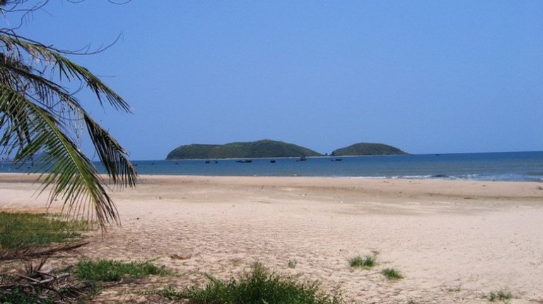 ​Đảo Yến nhìn từ đất liền